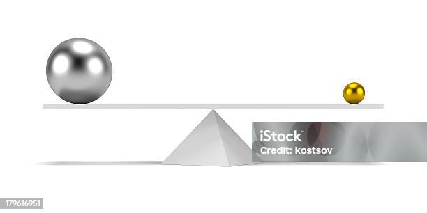 Prata E Ouro Na Balança - Fotografias de stock e mais imagens de Tábua de Equilíbrio - Tábua de Equilíbrio, Abstrato, Economia
