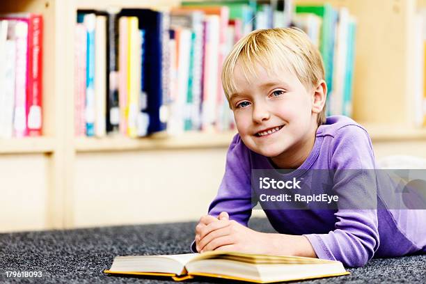 Foto de Quando Eu Cresci Vou Ser Um Bookworm e mais fotos de stock de 6-7 Anos - 6-7 Anos, Aluna, Aluno de Primário