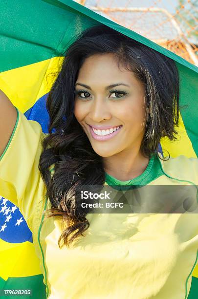 Ventilador De Fútbol Fútbol De Brasil Foto de stock y más banco de imágenes de Aficionado - Aficionado, Brasil, Brasileño