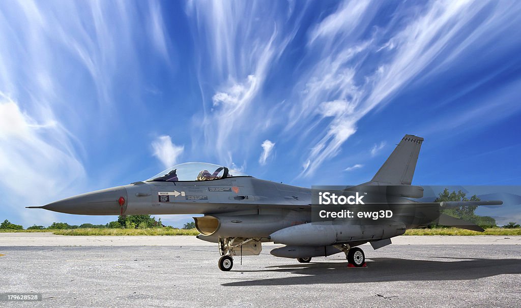 jet F-16 militare - Foto stock royalty-free di Caccia - Aereo militare