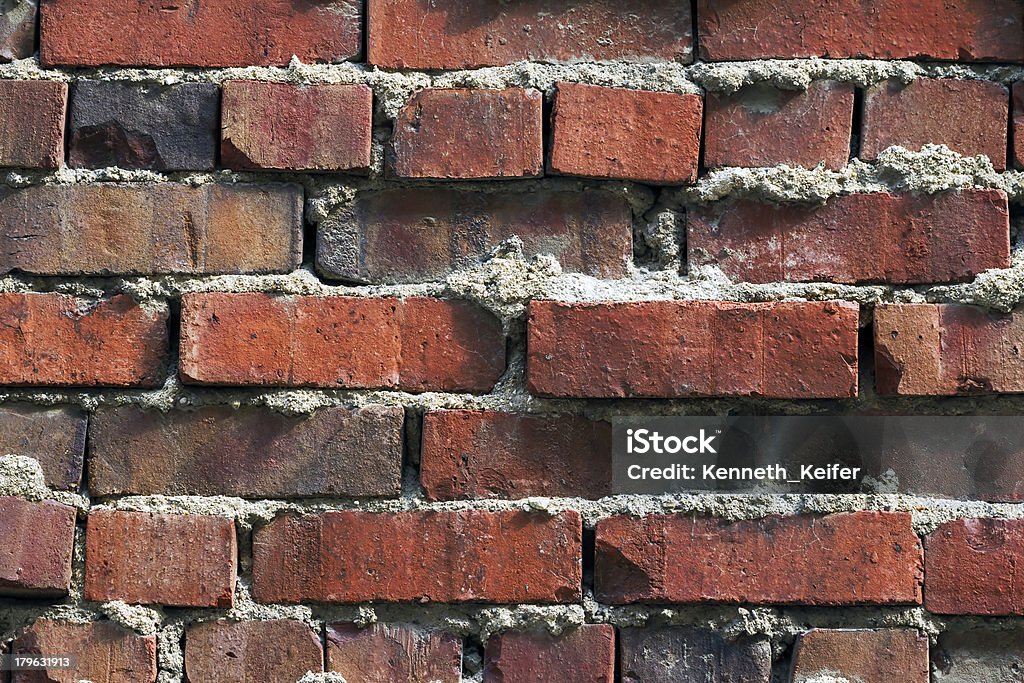 Выветрившийся Кирпичная стена - Стоковые фото Беспорядок роялти-фри