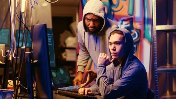 istock Hackers brainstorm ways of hacking PCs 1796350005