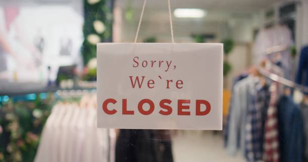 istock Closed sign on clothing store door 1796372794