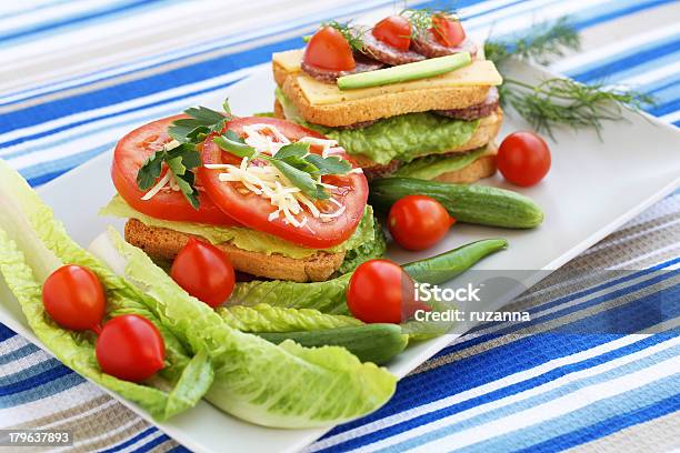 Panini - Fotografie stock e altre immagini di Affamato - Affamato, Alimentazione sana, Alimento affumicato