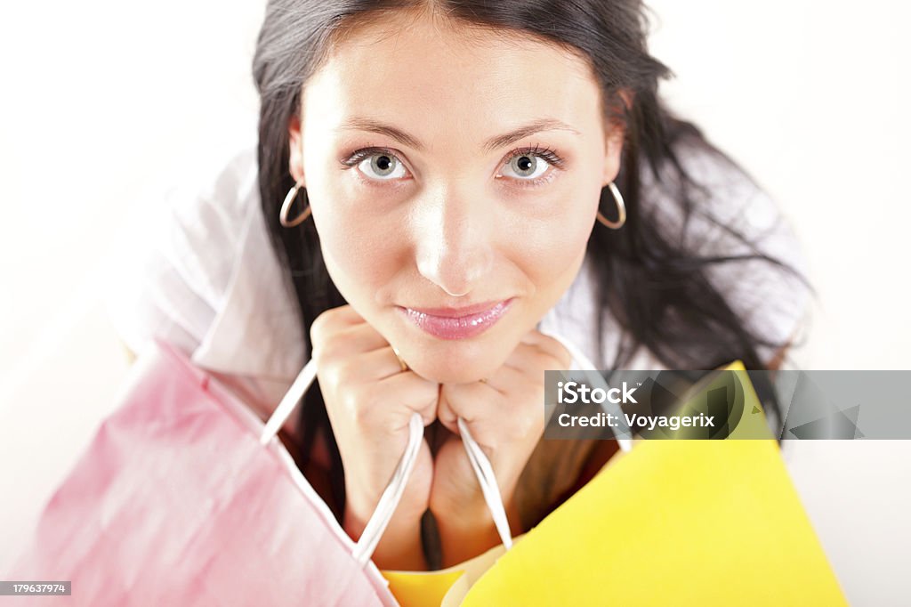 Linda mulher feliz segurando sacolas de compras - Foto de stock de Adulto royalty-free