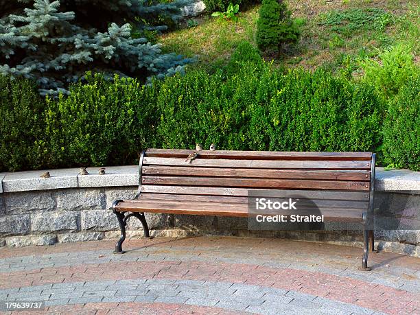 Banco Foto de stock y más banco de imágenes de Aire libre - Aire libre, Asiento, Banco - Asiento