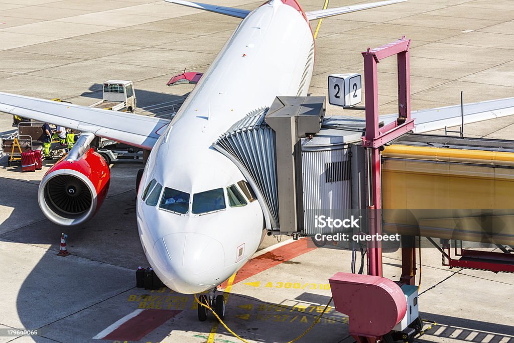 Avião no portão - Foto de stock de Avião royalty-free