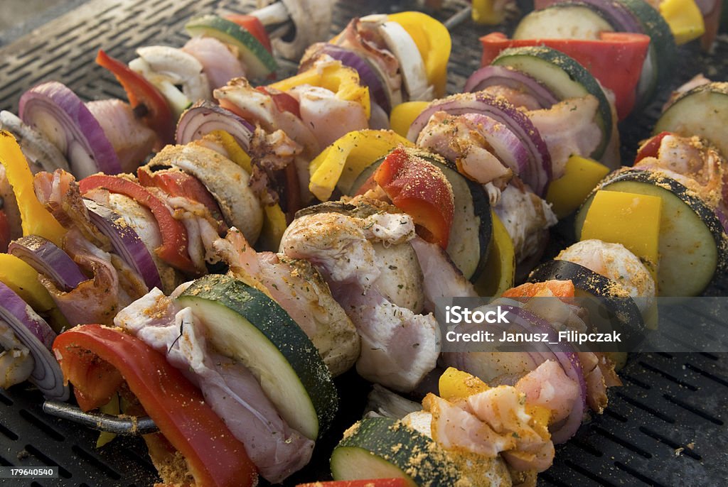 grill mięsa na grilla - Zbiór zdjęć royalty-free (Barbecue)