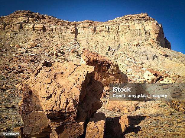 Mobilestock Wüste Badlands Landschaft Stockfoto und mehr Bilder von Abgeschiedenheit - Abgeschiedenheit, Badlands, Berggipfel