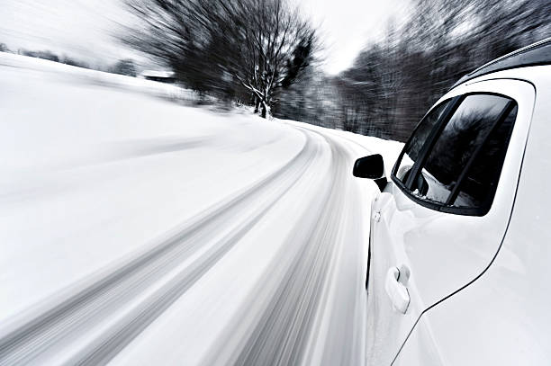 passeio de neve - swerving - fotografias e filmes do acervo