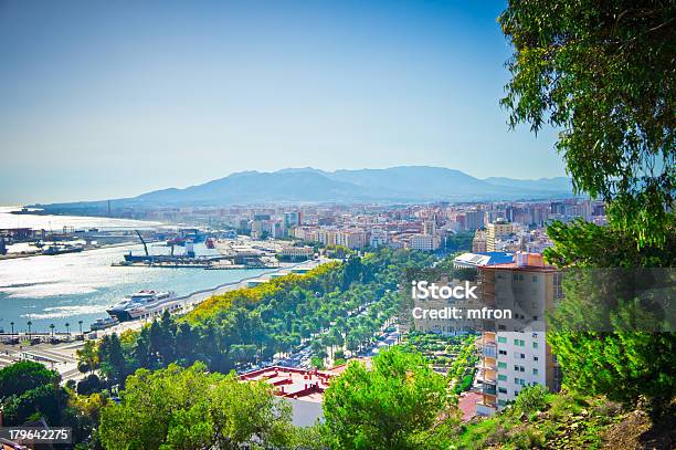 Hermosa Vista De La Ciudad De Málaga España Foto de stock y más banco de imágenes de Agua - Agua, Aire libre, Ajardinado