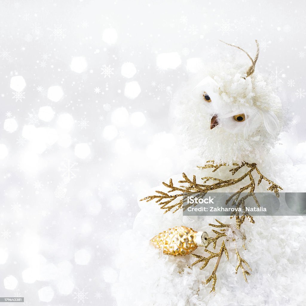 Composizione di Natale luminoso con decorazioni e neve su Defocu - Foto stock royalty-free di Ago - Articoli di merceria