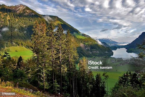 Foto de Cartão De Festas De Fim De Ano e mais fotos de stock de Alpes europeus - Alpes europeus, Alpes suíços, Alto - Descrição Geral