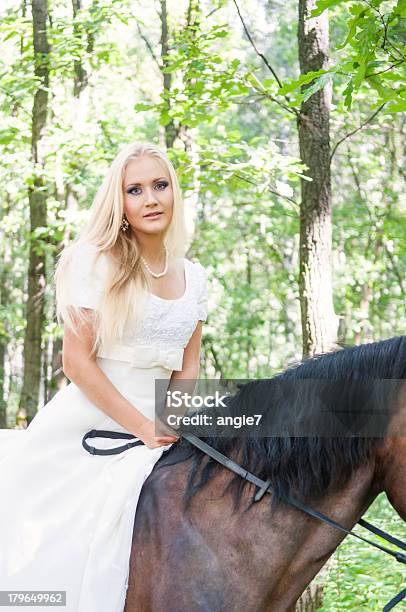 Novia A Caballo Foto de stock y más banco de imágenes de 20-24 años - 20-24 años, Acontecimiento, Adolescente