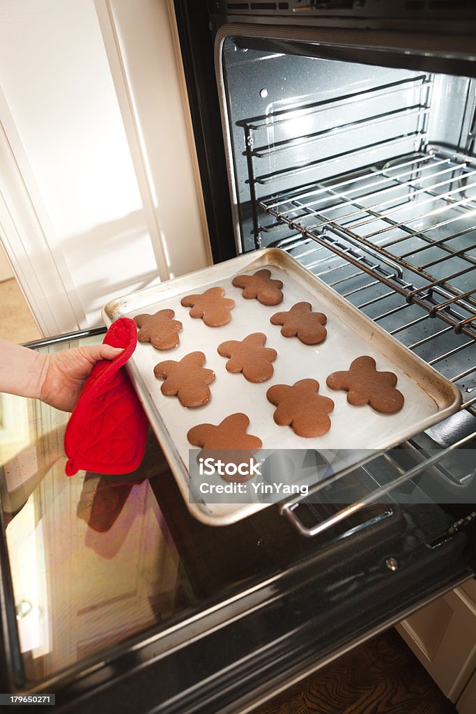 Lebkuchen Mann Cookies für Weihnachten - Lizenzfrei Backblech Stock-Foto