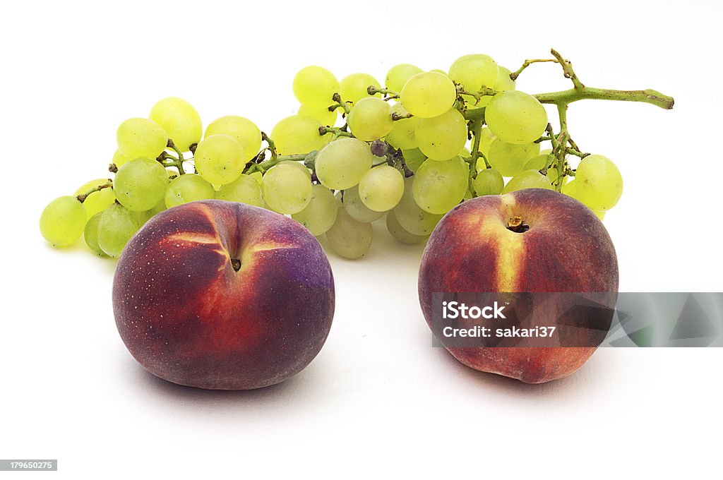 Uva y durazno - Foto de stock de Alimento libre de derechos