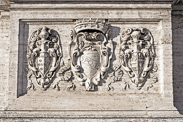 De Roma: Colina Capitolinos, S.P.Q.R. Município emblema, Itália - fotografia de stock