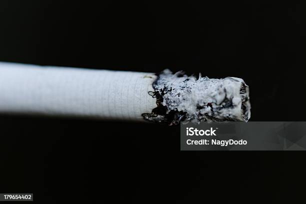 Fumar Um Cigarro - Fotografias de stock e mais imagens de Abstrato - Abstrato, Anemia Perniciosa, Branco