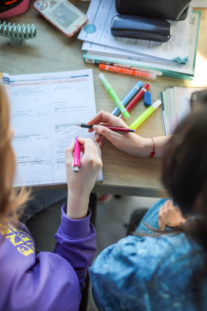 University Students, Students Studying, Back To School, Brainstorming, Friendship, Classroom Environment, Friendship