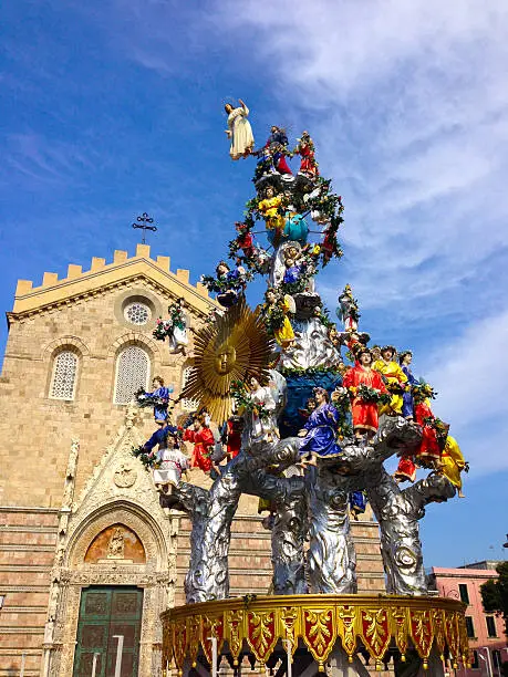 Piece of religious tradition: the Vara art-craft at Messina