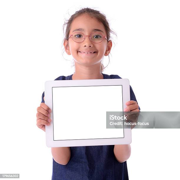 Foto de Criança Com Um Tablet Pc Com Tela Em Branco e mais fotos de stock de Mesa digital - Mesa digital, Criança, Segurar
