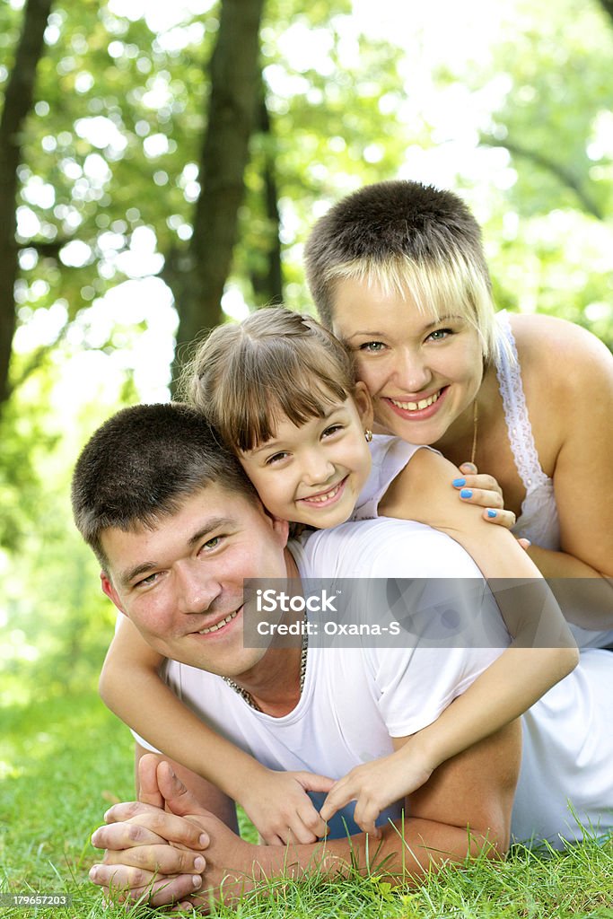 Famiglia di riposo nella natura. - Foto stock royalty-free di Adolescente