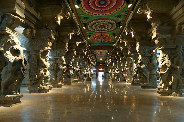 interior de meenakshi templo em madurai, tamil nadu, índia - madurai kerala india tamil nadu imagens e fotografias de stock