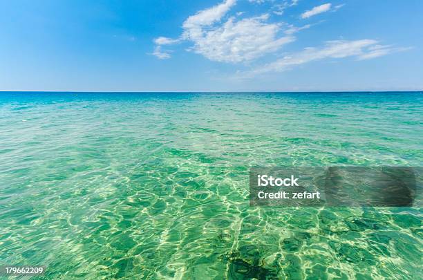 Vista Al Mar Infinita Horizonte Infinitas Foto de stock y más banco de imágenes de Agua - Agua, Aire libre, Azul