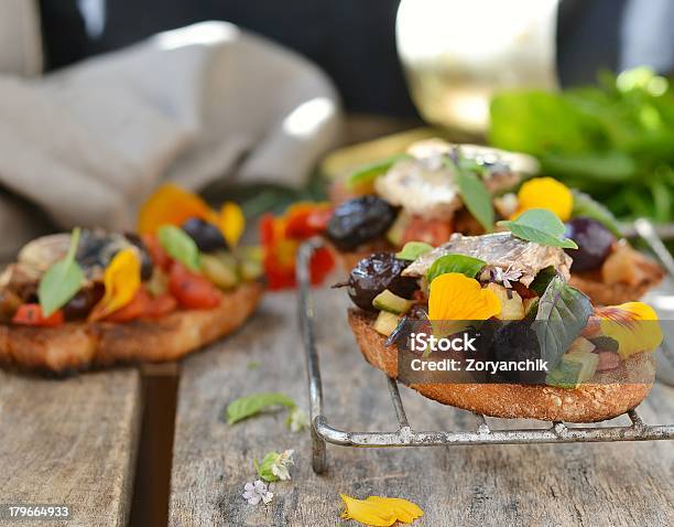 Photo libre de droit de Bruschetta À La Ratatouille banque d'images et plus d'images libres de droit de Aliment - Aliment, Bruschetta, Ciabatta