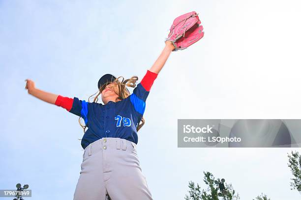 Basebolvitória Salto - Fotografias de stock e mais imagens de Adolescente - Adolescente, Basebol, Camisola de Basebol