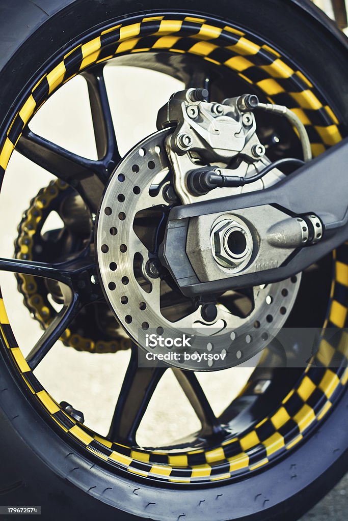 Motocicleta de rodas e freios - Foto de stock de Amarelo royalty-free