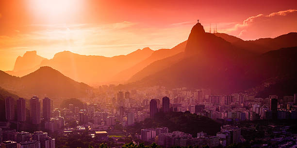 コルコバードのキリスト像 - brazil rio de janeiro city sugarloaf mountain ストックフォトと画像