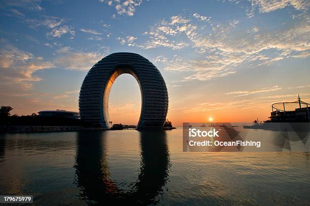 Hotel Di Lusso In Lago Taihu - Fotografie stock e altre immagini di Huzhou - Huzhou, Albergo di lusso, Alla moda