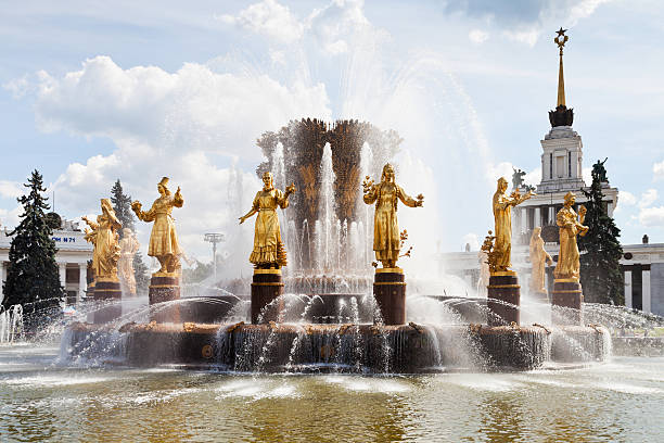 fonte de amizade das nações em vvc em moscovo - vdnk imagens e fotografias de stock