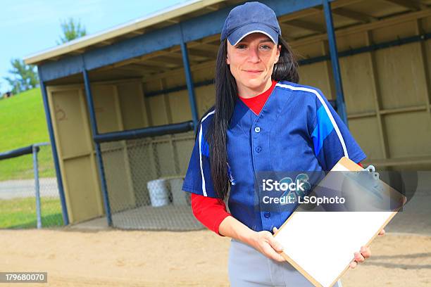 Baseballdonna Istruttore - Fotografie stock e altre immagini di Adulto - Adulto, Baseball, Blocco per appunti