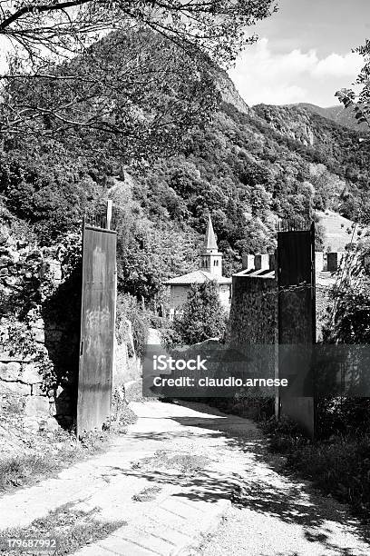 Antiga Porta Preto E Branco - Fotografias de stock e mais imagens de Abandonado - Abandonado, Acabado, Antigo