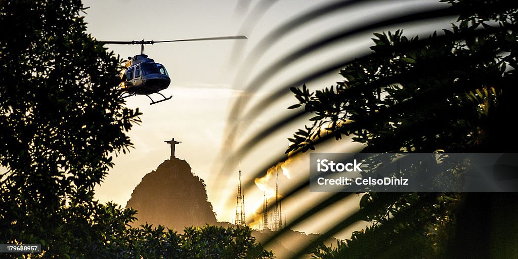 Hélicoptère en vol - Photo de Rio de Janeiro libre de droits