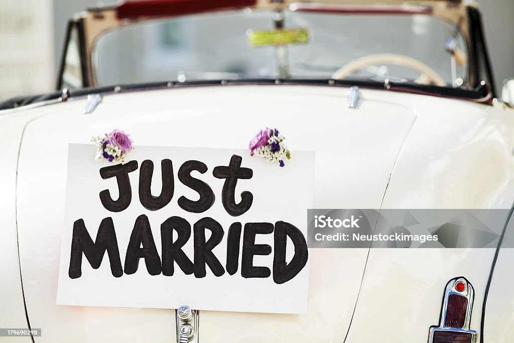 Just Married-Feste auf Cabrio Auto-Kofferraum - Lizenzfrei Auto Stock-Foto