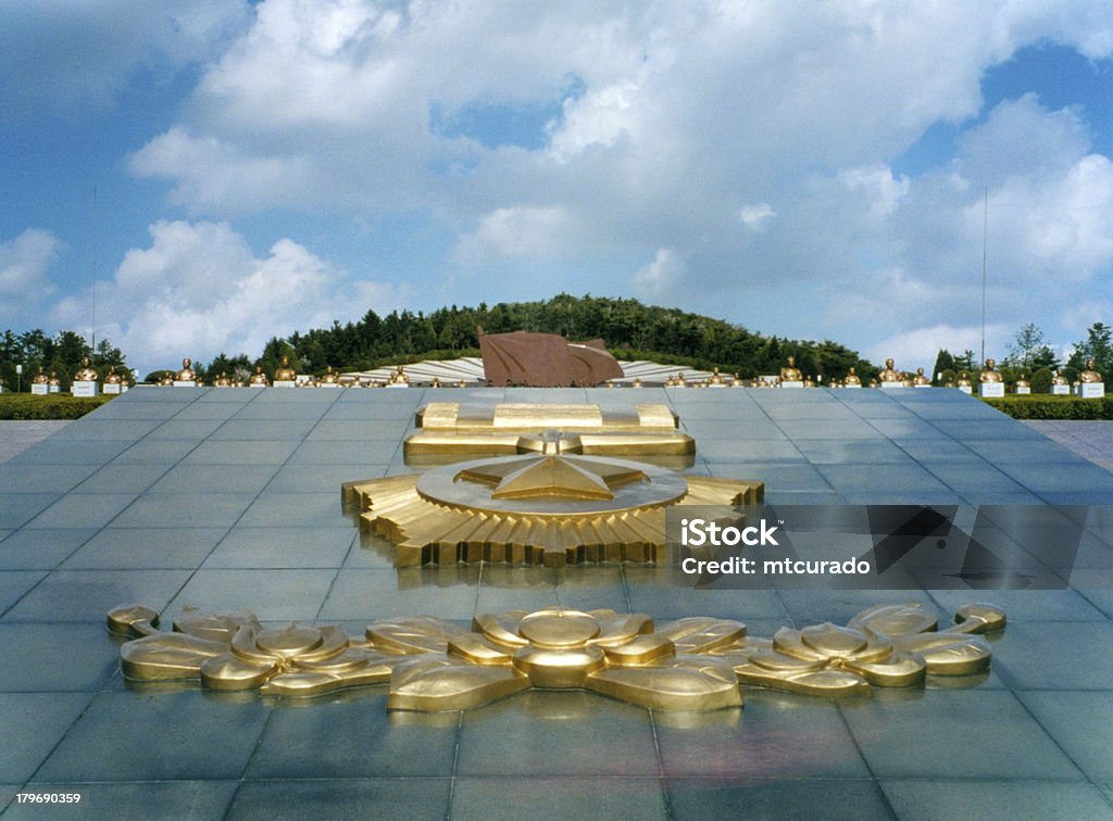 Taesong montañas, Corea del Norte: Revolucionario cementerio de los Mártires - Foto de stock de Corea del Norte libre de derechos