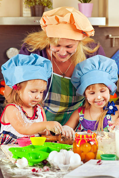 istock Family at the kitchen 179690603