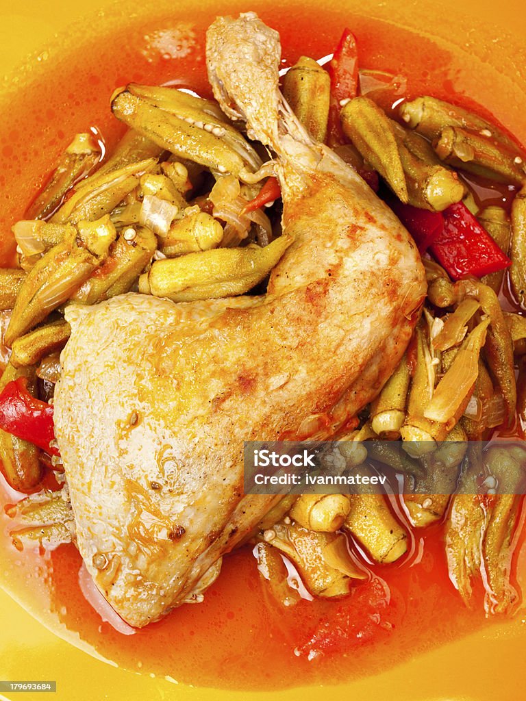 Pollo con quingombó - Foto de stock de Alimento libre de derechos