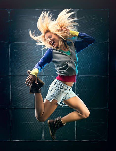 la bailarina - women teenage girls jumping dancing fotografías e imágenes de stock