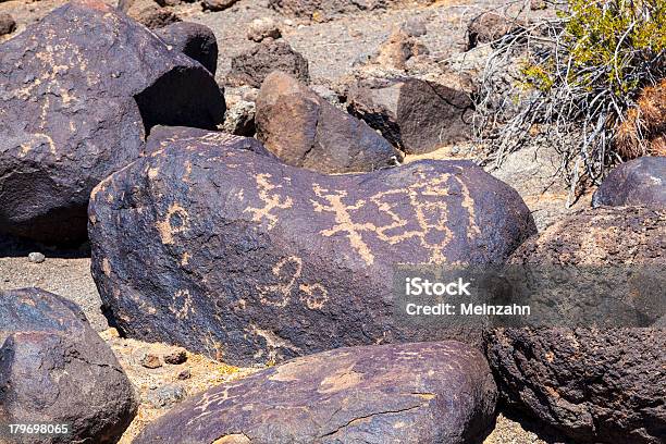 Petroglyph W Pobliżu Gila Bend Arizona - zdjęcia stockowe i więcej obrazów Archeologia - Archeologia, Duchowość, Era prehistoryczna
