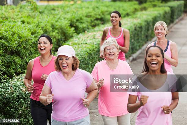 유방암 Rally 걷기에 대한 스톡 사진 및 기타 이미지 - 걷기, 여자, 운동