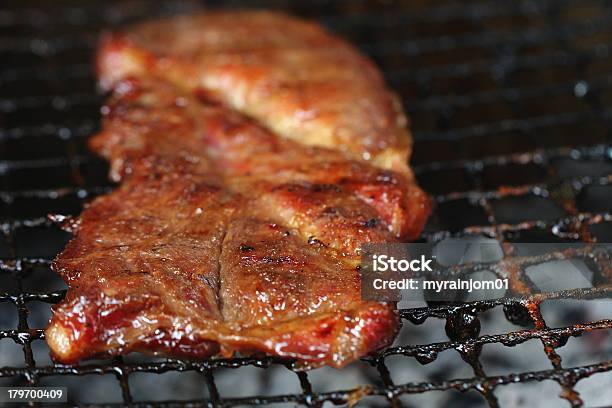 Foto de Foi Quente De Carne Suína Grelhada e mais fotos de stock de Alface - Alface, Almoço, Bife