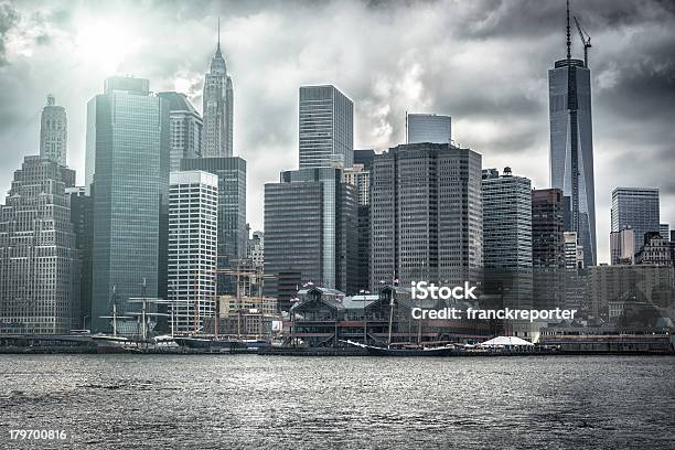 Skyline Di New York East River - Fotografie stock e altre immagini di Ambientazione esterna - Ambientazione esterna, Architettura, Centro della città