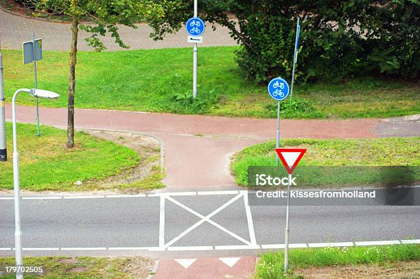 Cycle Road Kreuzung In Den Niederlanden Stockfoto und mehr Bilder von BMX - BMX, Blau, Einbahnstraßenschild