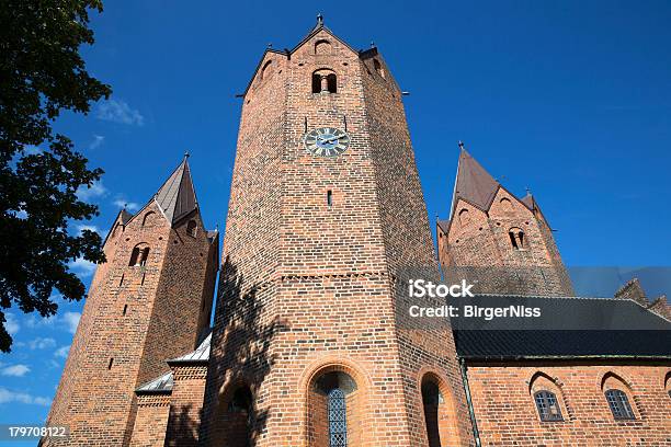 La Iglesia De Nuestra Señora Kalundborg Foto de stock y más banco de imágenes de Catolicismo - Catolicismo, Cristianismo, Cruz - Forma