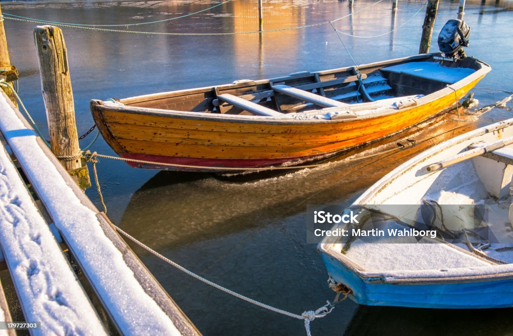 Barco a remo no gelo - Foto de stock de Inverno royalty-free
