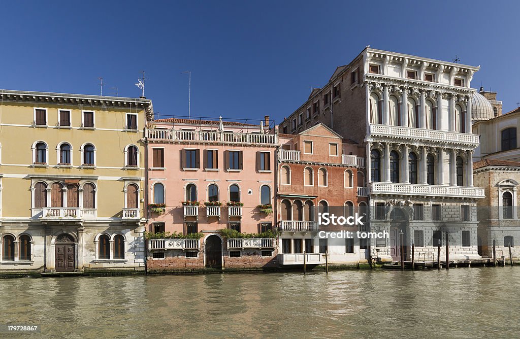 Architettura degli edifici lungo il Canal Grande, Venezia, Italia - Foto stock royalty-free di Acqua